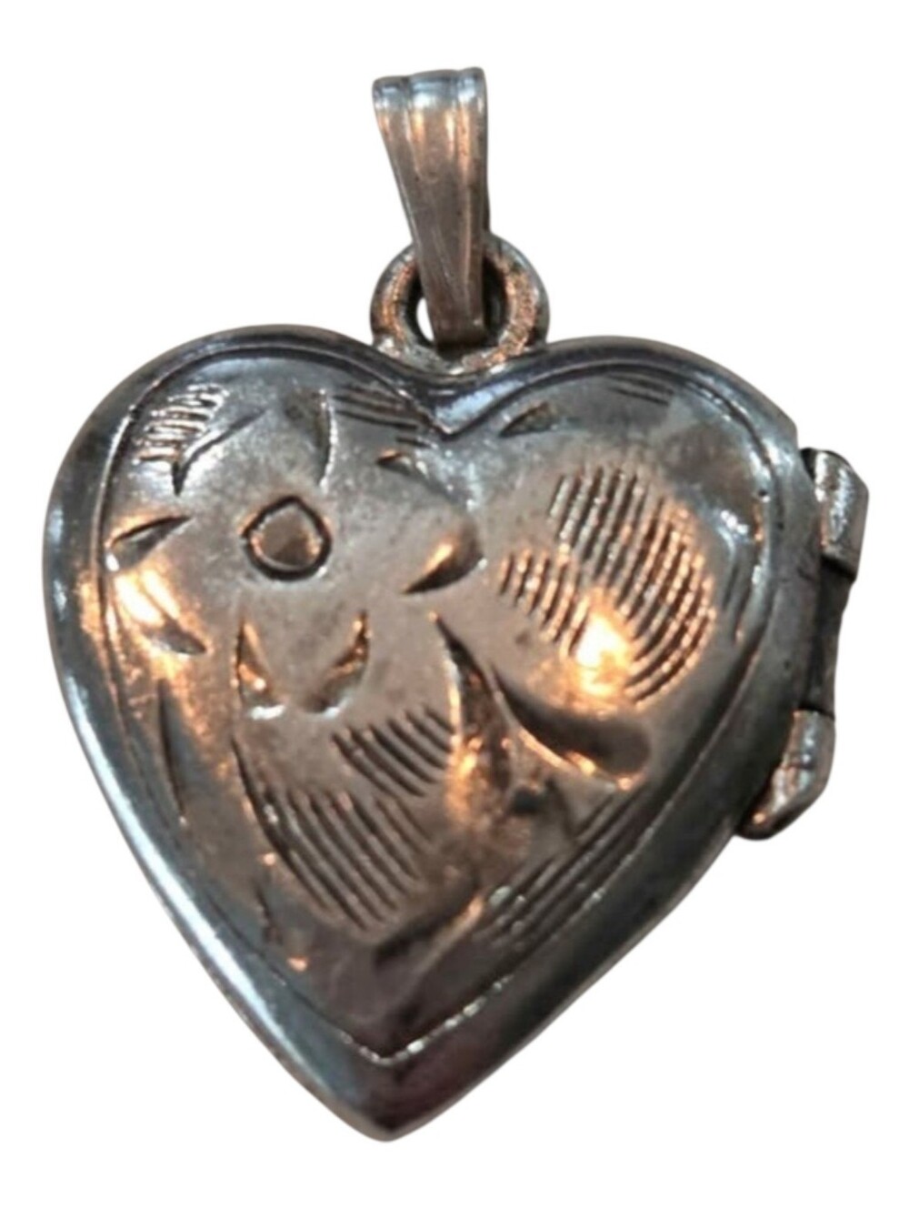 Vintage Dynasty Sterling Silver Etched Heart Locket – Victorian Style